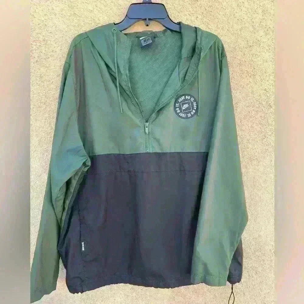 Nike Men’s Windbreaker